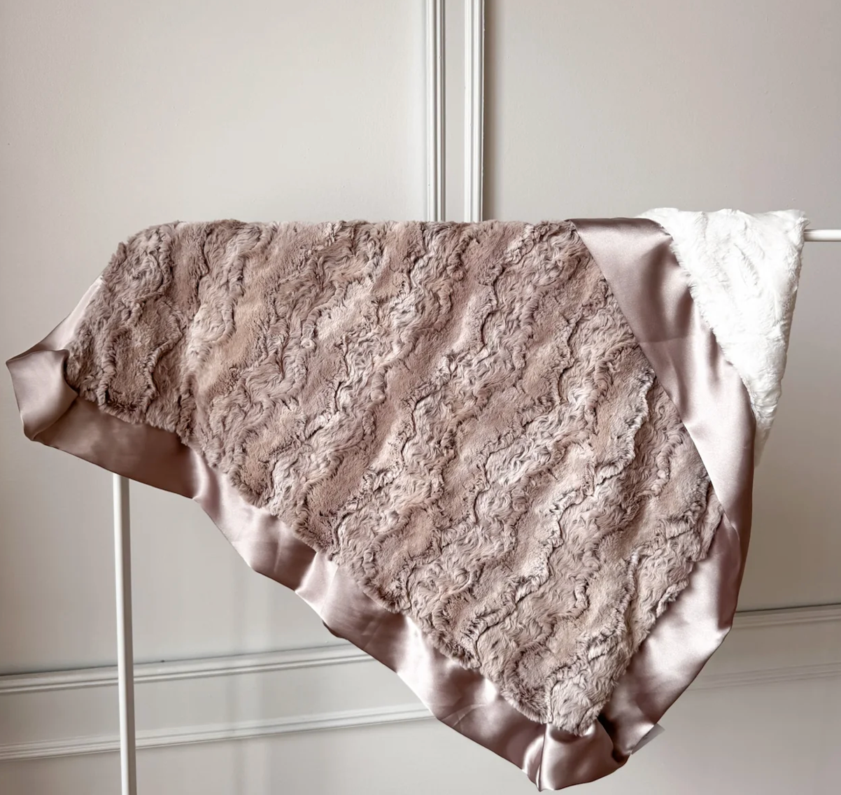 Peter Rabbit Luxe Cuddle Blanket